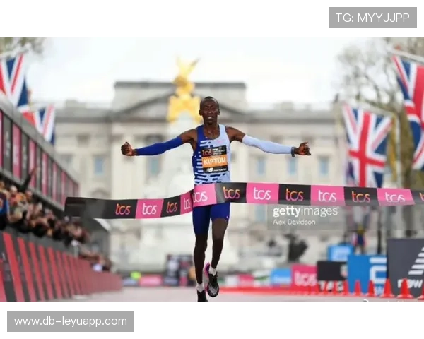 伦敦马拉松热潮不断，选手挑战个人极限，伦敦马拉松2021视频