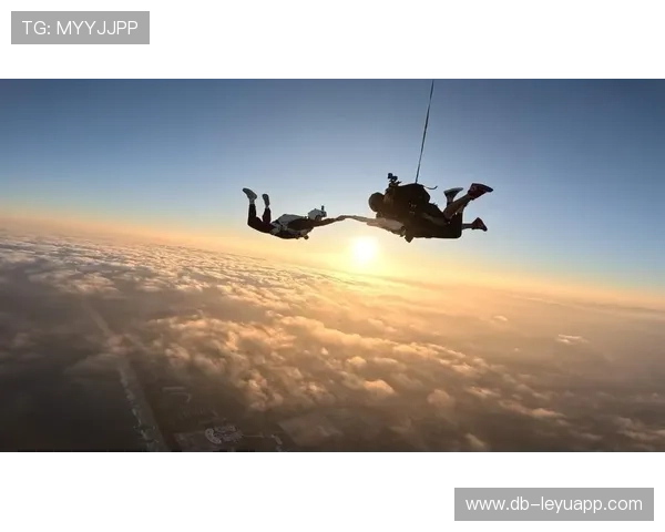 _天空跳伞大赛：俯瞰城市的速度盛宴_，跳伞比赛视频